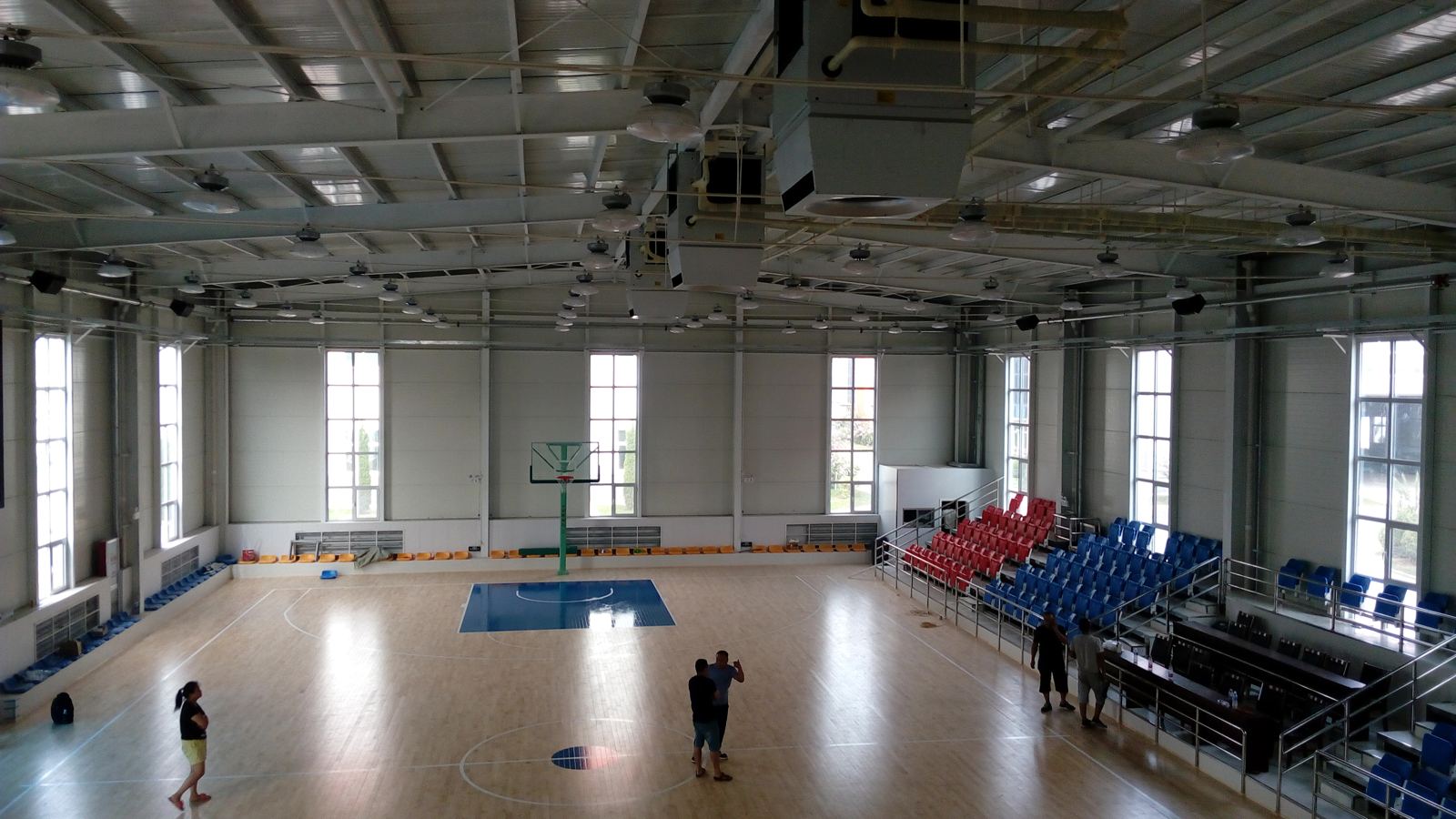 Ogrzewanie i wentylacja hal sportowych — rozwiązania Mycond OXA