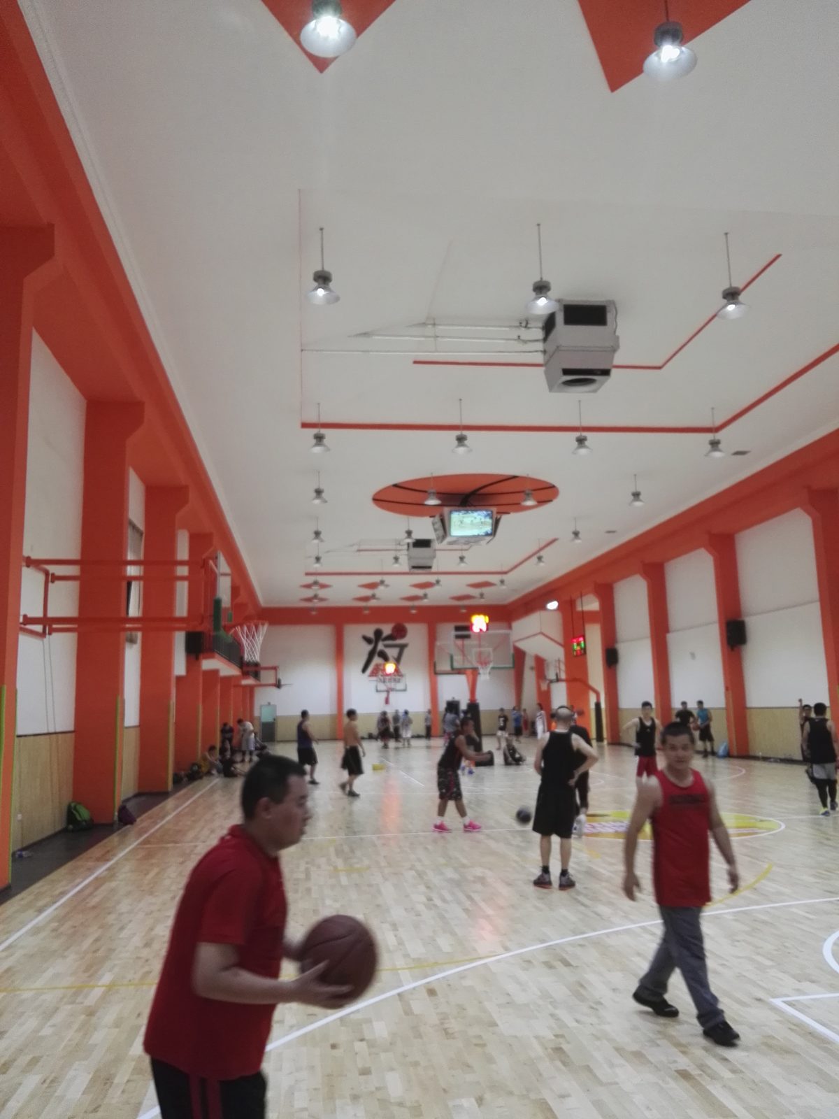 urządzenia klimatyczne OXA w kompleksie sportowym
